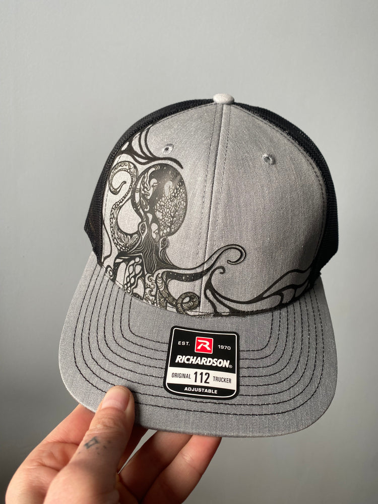 Octopus trucker hat + free sticker